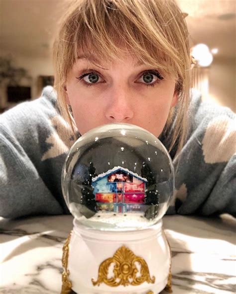  <p>Bring home the magic of Taylor Swift&apos;s Lover era with this stunning snow globe. Featuring a beautifully detailed replica of Taylor&apos;s Lover house, this snow globe is a must-have for any Swiftie collector. The intricate design captures every detail of the iconic mansion, making it a true centerpiece in any display.</p><br /><p>With a snow globe like this, you can relive your ... 